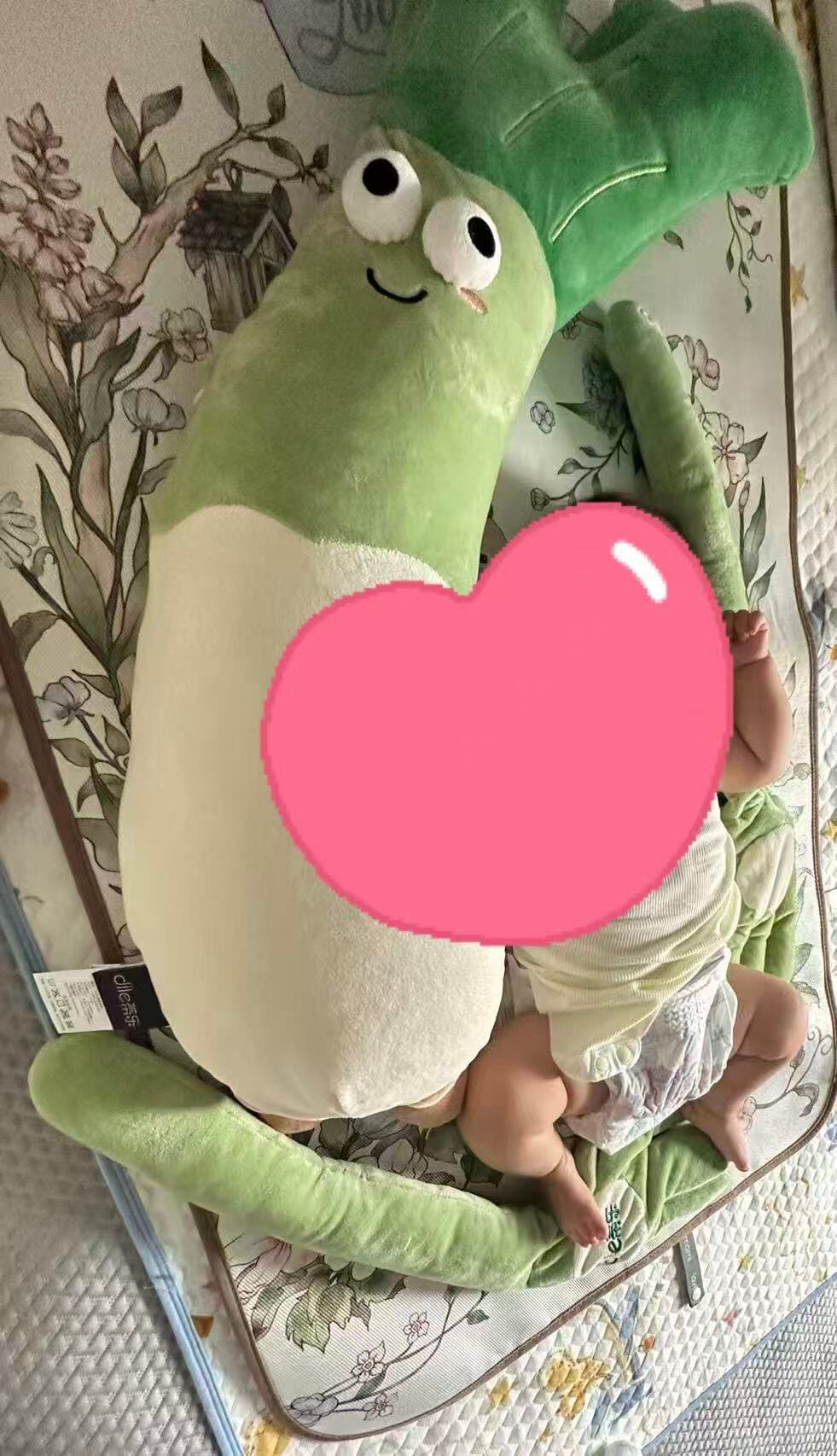 Parent photo: baby asleep with the Dile Sleep Companion