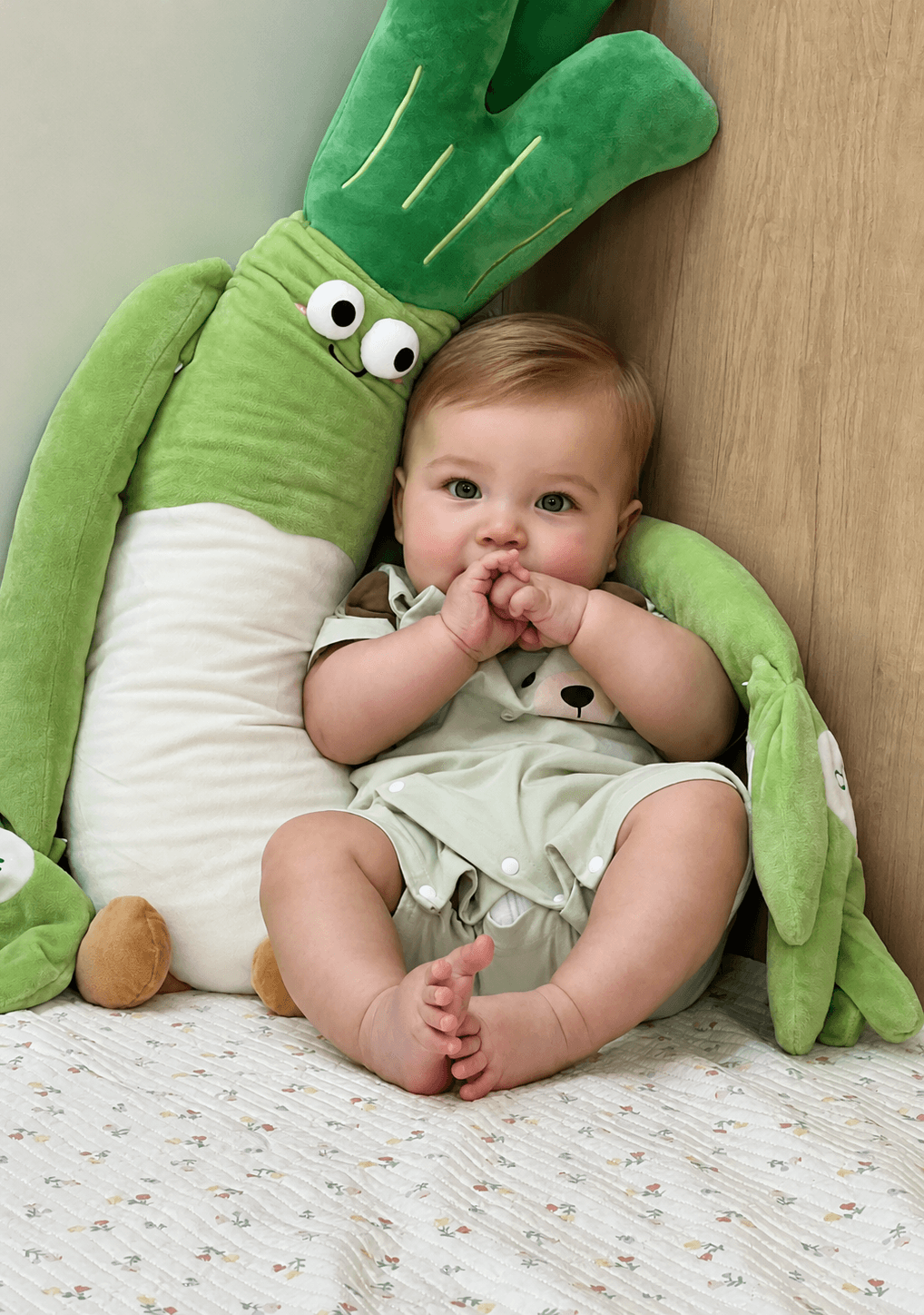 Parent photo: baby cuddling the Dile Sleep Companion